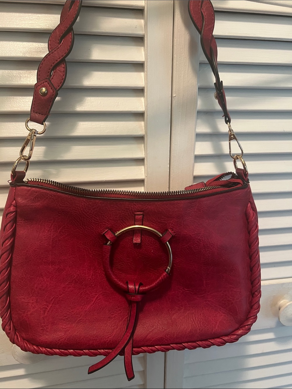 #382* Vintage Red Leather Shoulder Bag with Gold Ring Accent